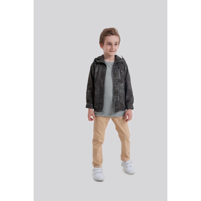 Erkek Çocuk 3’lü Kombin – Yağmurluk, Tişört ve Pantolon