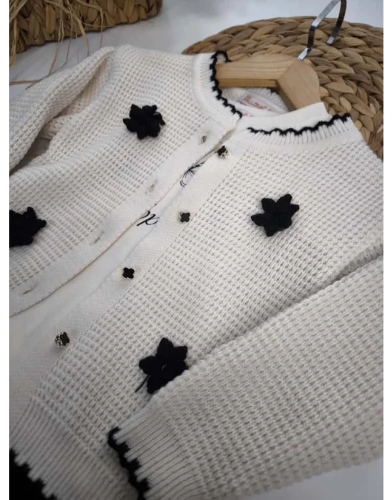 3 Parça Kız Çocuk Kombin – Body + Örme Çiçek Aplikeli Triko Hırka + Etek