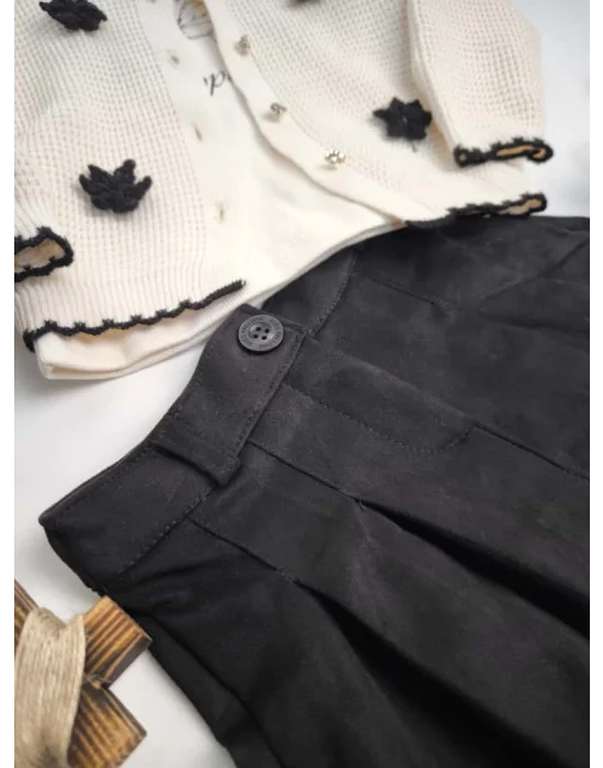 3 Parça Kız Çocuk Kombin – Body + Örme Çiçek Aplikeli Triko Hırka + Etek