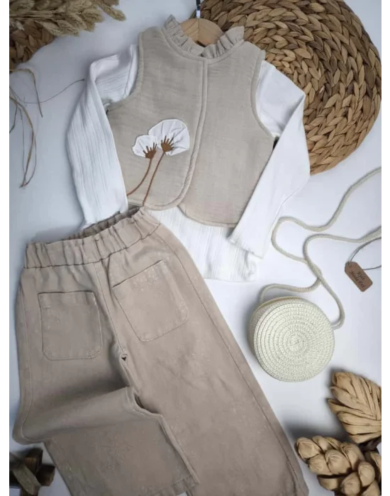 3 Parça Kız Çocuk Kombin Seti — Body, Nakışlı Yelek, Cepli Pantolon