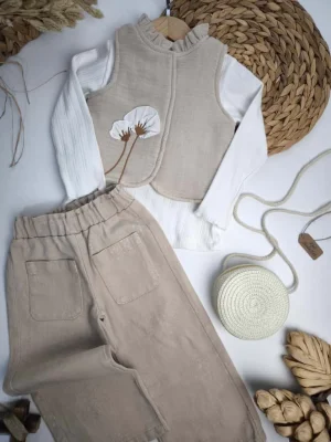 3 Parça Kız Çocuk Kombin Seti — Body, Nakışlı Yelek, Cepli Pantolon