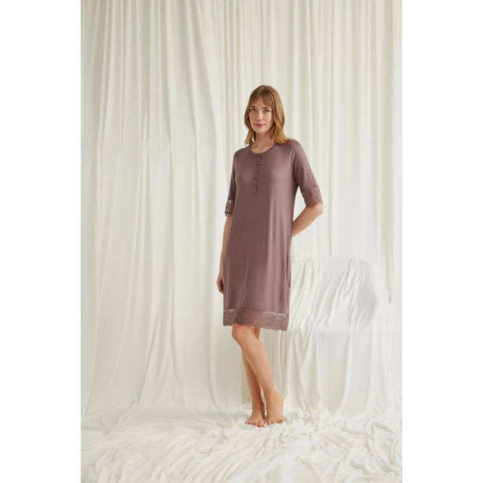 Dantel Detaylı Kısa Kollu Ve Önü Düğmeli Gecelik