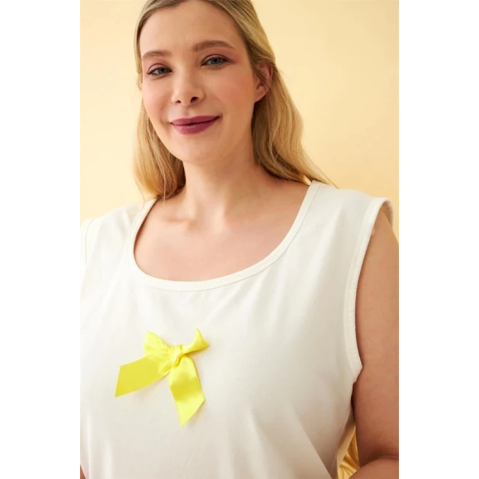 Giyim Kadın Beyaz Kurdele Detaylı Sarı Çizgili Şortlu Büyük Beden Pijama Takımı