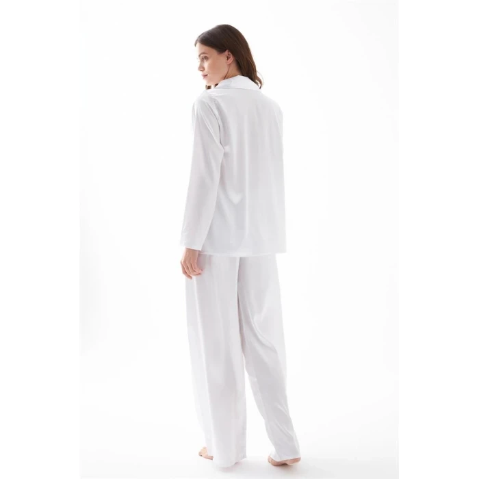 Giyim Kadın Beyaz Oversize Saten Pijama Takımı – Rahat Kesim Şık Ev Giyim Seti