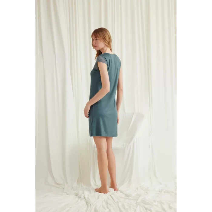 Kolu Omzu Ve Yakası Dantelli Önü Düğmeli Gecelik