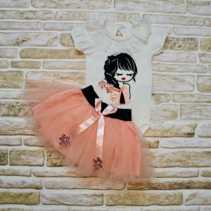 9-12-18 Ay Saçı Örgülü Kız Nakışlı Kurdelalı Kısa Kollu Tütü Etek 2li Kız Bebek Takımı Pudra