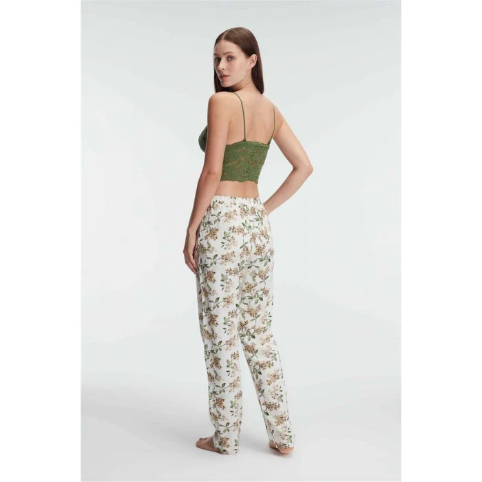 İp Askılı V Yaka Kadın Çiçek Desenli Yazlık Dokuma Dantel Detaylı Pijama Takımı Sabahlık