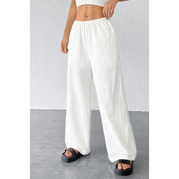 Kadın Beyaz Bol Kesim Cepli Geniş Paça Dökümlü Pantolon