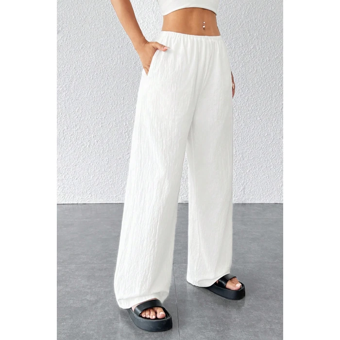 Kadın Beyaz Bol Kesim Cepli Geniş Paça Dökümlü Pantolon