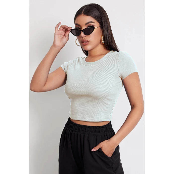 Kadın Beyaz Yuvarlak Yaka Yarım Kol Crop Top Bluz