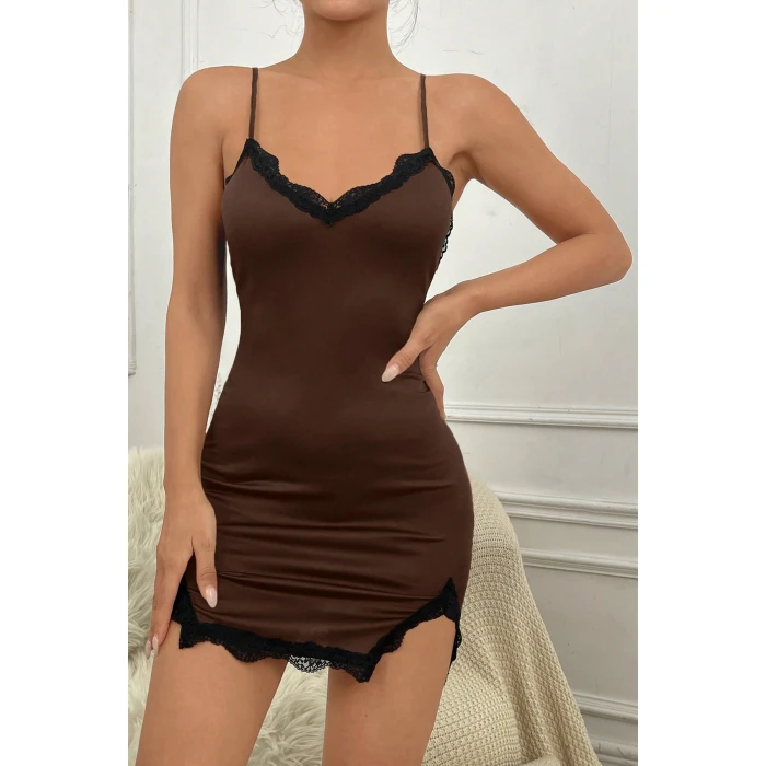 Kadın Kahverengi Göğsü ve Bacakları Dantelli Yırtmaçlı Şık Gecelik