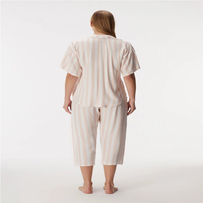 Kadın Kısa Kol Gömlek Ve Kapri Pantolon Takım