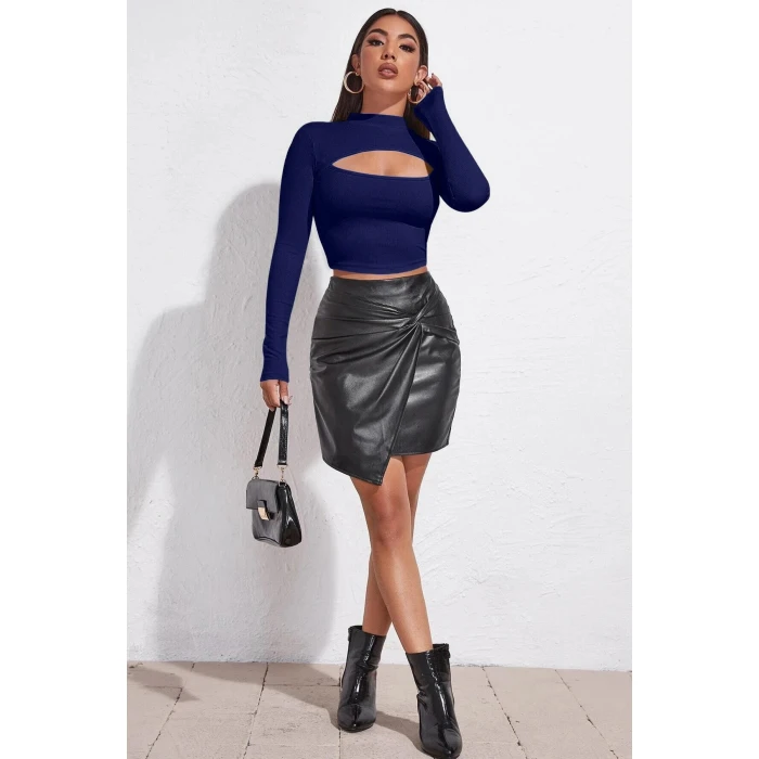 Kadın Lacivert Göğüs Dekolteli Uzun Kollu Cut Out Crop Top Bluz