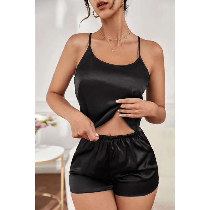 Kadın Siyah Asimetrik Sırt Dekolte Detaylı Şık Şortlu Gecelik Takım