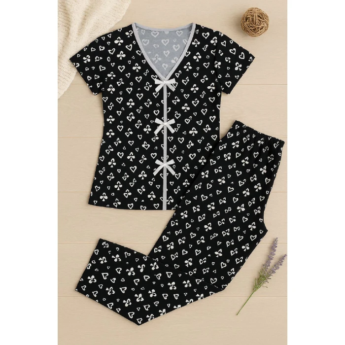 Kadın Siyah Beyaz Kalp Desenli Fiyonklu Kısa Kollu Pijama Takımı