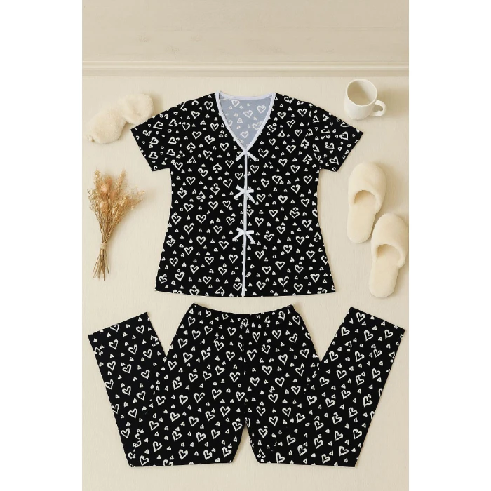 Kadın Siyah Beyaz Kalp Desenli Fiyonklu Kısa Kollu Pijama Takımı