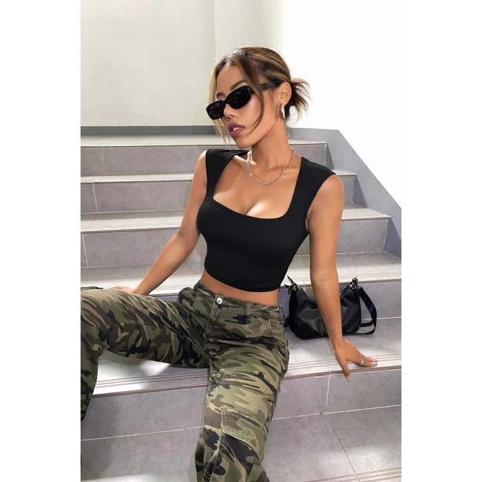 Kadın Siyah Kare Yaka Kalınlaşan Omuz Detaylı Crop Top Bluz