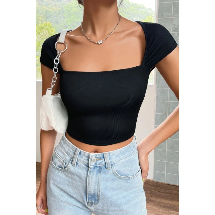 Kadın Siyah Kare Yaka Yarım Kol Göğüs Dekolteli Crop Top Bluz