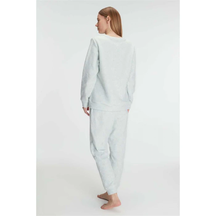 Kadın Uzun Kollu Polar Pijama Takımı – Yumuşak Dokulu, Sıcak Tutan Kışlık Takım