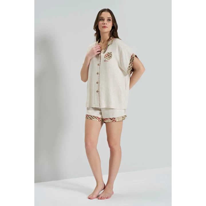Dokuma Yaprak Desenli Önden Düğmeli Şortlu Pijama Takımı