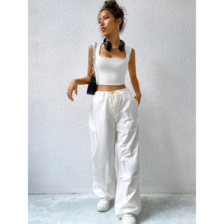 Kadın Beyaz Kare Yaka Kalınlaşan Omuz Detaylı Crop Top Bluz