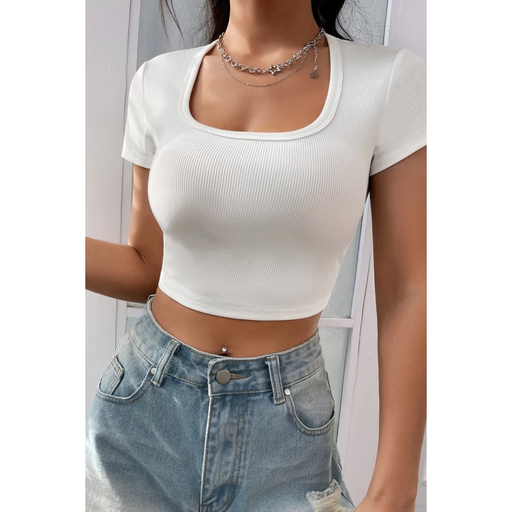 Kadın Beyaz Yarım Kol Düz Yaka Crop Top Bluz