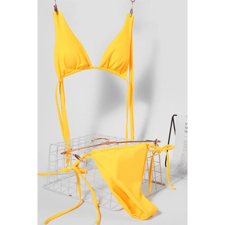 Kadın Sarı Yandan Bağlamalı Tangalı Üçgen Bikini Mayo Takımı