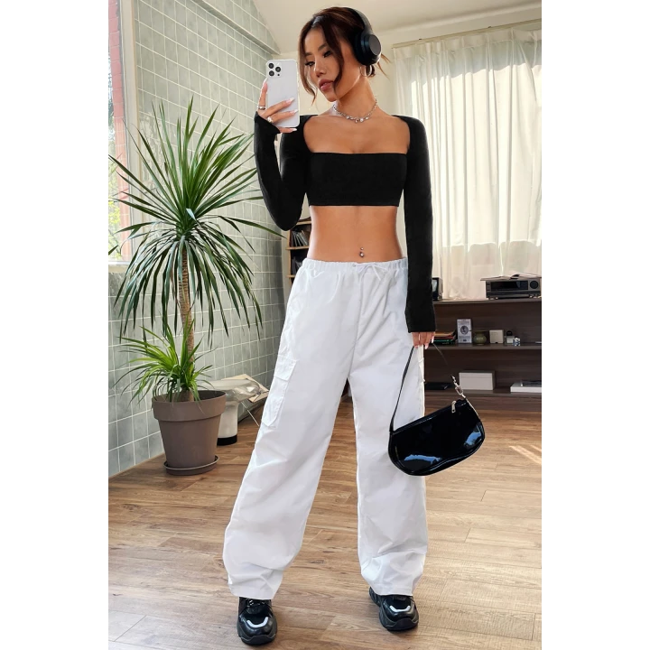 Kadın Siyah Uzun Kol Göğüs ve Sırt Dekolteli Crop Top Bluz