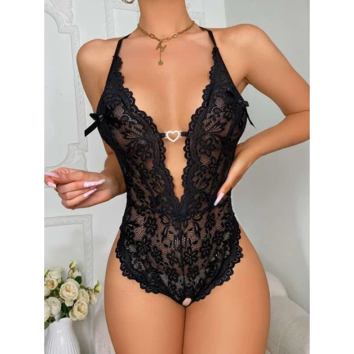 Metal Kalp Aksesuarlı Fantezi Dantelli Siyah Body