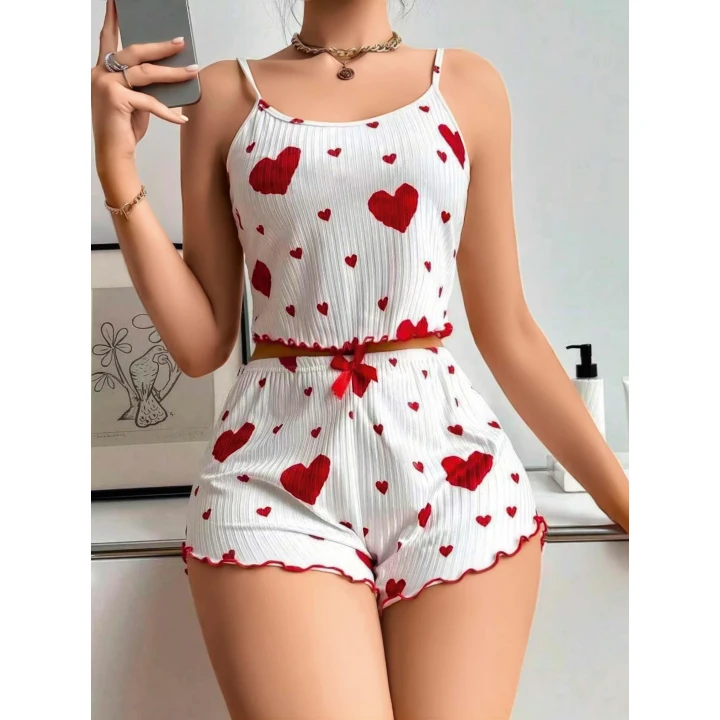 Pamuklu Beyaz Üstüne Kırmızı Kalp Desenli Askılı Şortlu Pijama Takımı
