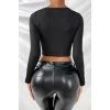 Kadın Siyah Göğüs Dekolteli Çapraz Askılı Uzun Kollu Crop Top Bluz