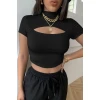 Kadın Siyah Göğüs Dekolteli Yarım Kollu Cut Out Crop Top Bluz