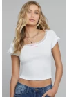 Kadın Beyaz Göğsü ve Kolları Dantelli Fiyonklu Kısa Kol Crop Top Bluz