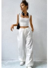 Kadın Beyaz Kare Yaka Kalınlaşan Omuz Detaylı Crop Top Bluz