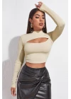 Kadın Ekru Göğüs Dekolteli Uzun Kollu Cut Out Crop Top Bluz