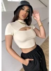 Kadın Ekru Göğüs Dekolteli Yarım Kollu Cut Out Crop Top Bluz