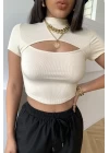 Kadın Ekru Göğüs Dekolteli Yarım Kollu Cut Out Crop Top Bluz