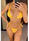 Kadın Sarı Yandan Bağlamalı Tangalı Üçgen Bikini Mayo Takımı