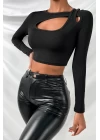Kadın Siyah Göğüs Dekolteli Çapraz Askılı Uzun Kollu Crop Top Bluz