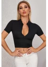 Kadın Siyah Yarım Fermuarlı ve Kısa Kollu Crop Top Bluz