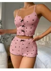 Pembe Üstüne Siyah Kalp Desenli Askılı Şortlu Pijama Takımı