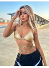 Altın Sarısı Deri Görünümlü Çapraz İpli Bikini Üstü – Bağlamalı, Seksi Ve Parlak