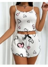 Beyaz Üstüne Kalp Desenli Askılı Şortlu Pijama Takımı