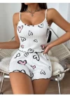 Beyaz Üstüne Kalp Desenli Askılı Şortlu Pijama Takımı