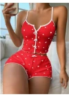 Kırmızı Üstüne Beyaz Kalp Desenli Askılı Şortlu Pijama Takımı