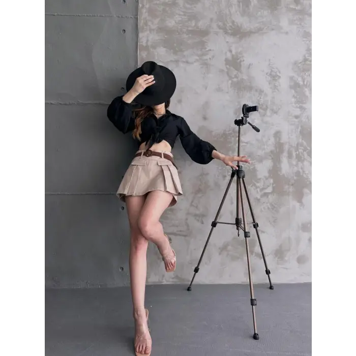 Kemerli Kapak Detaylı Şort Etek