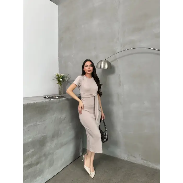 Kuşaklı mdl esnek kumaşlı elbise bej pt
