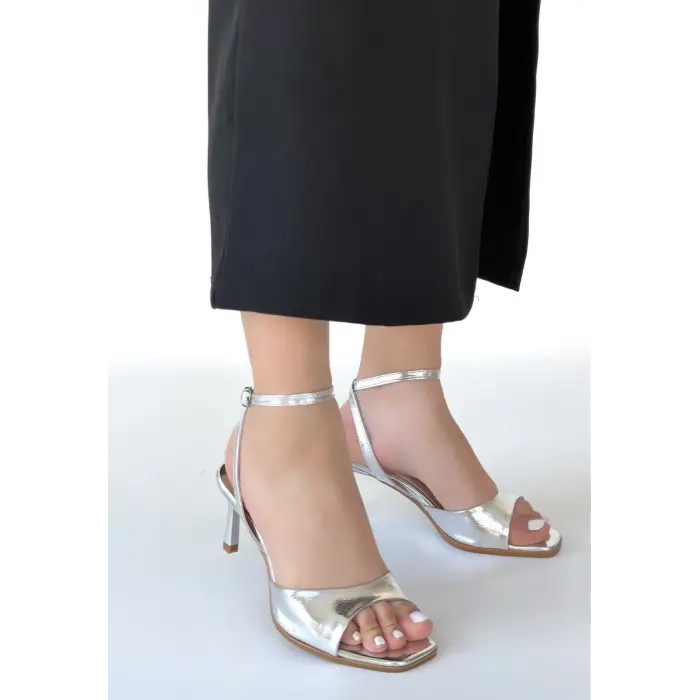 Lenya Gümüş Rugan Topuklu Ayakkabı