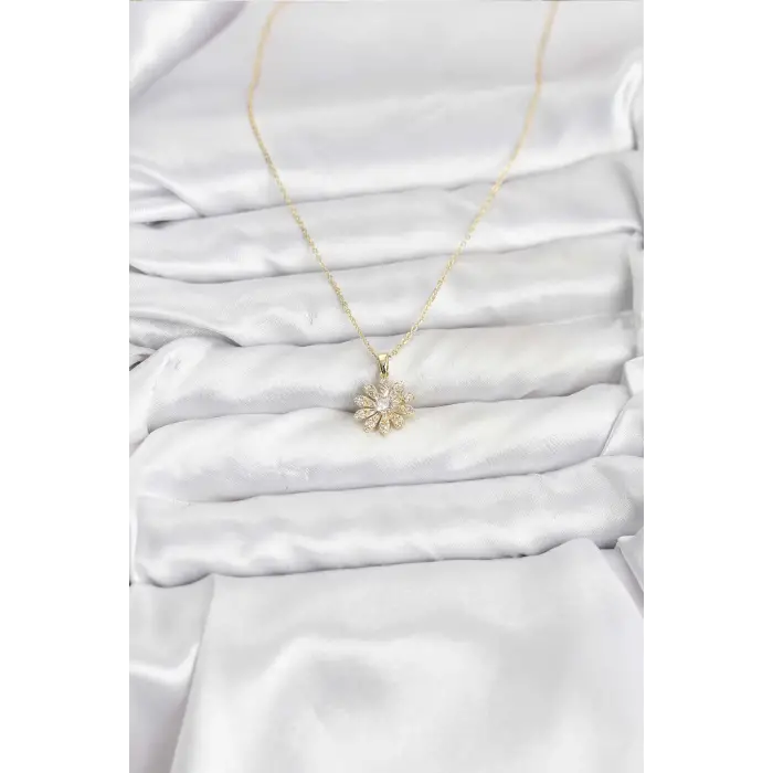 Pirinç Gold Renk Çiçek Model Kadın Kolye