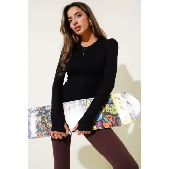 Basic Parmak Geçirme Detaylı Bluz siyah T4266